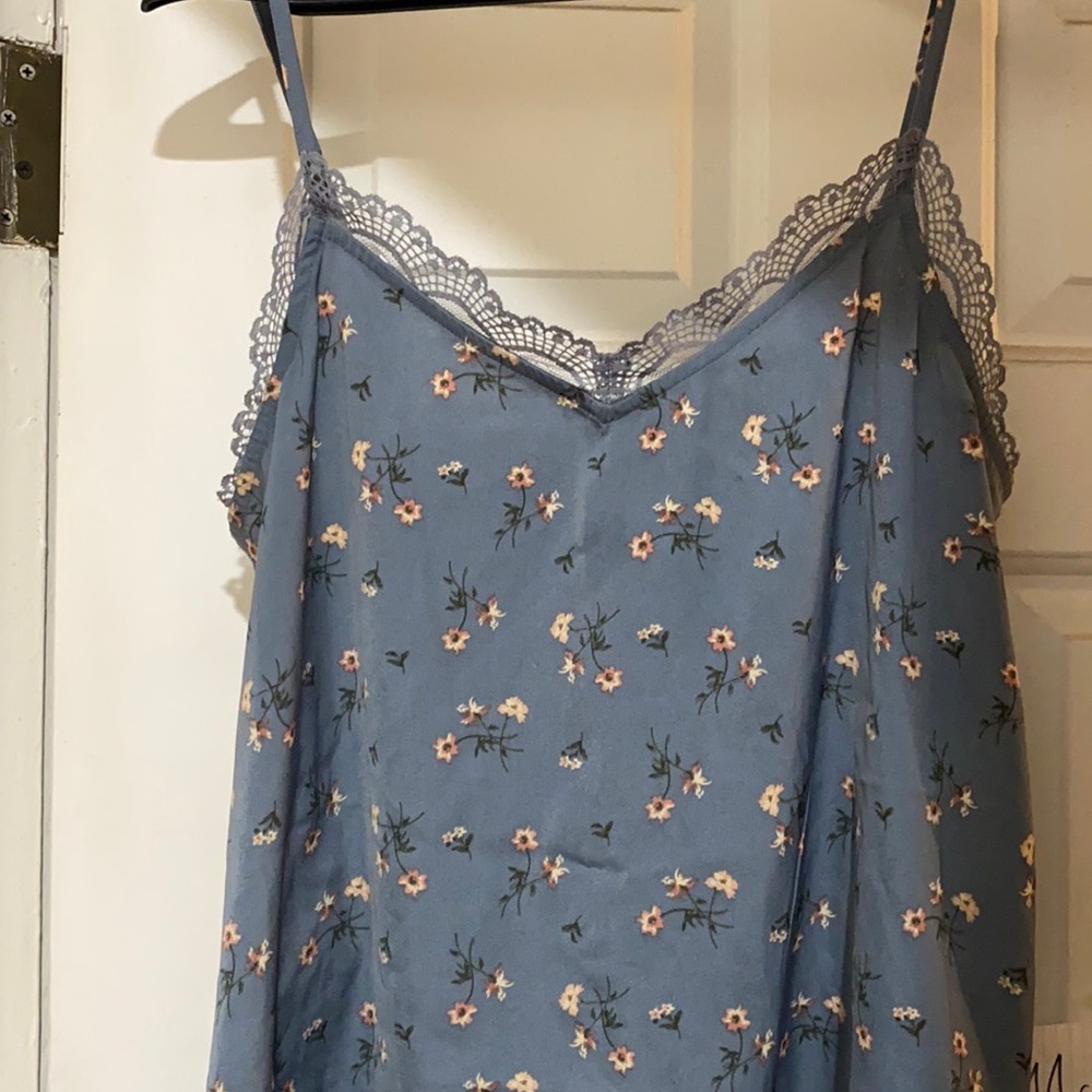 Women’s hollister top